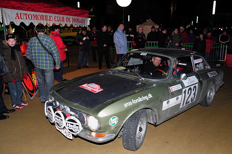 Bent Mikkelsen og Jens Gandrup ankommer til etapemålet i Valence som bedste danskere i deres Alfa Romeo GTV.